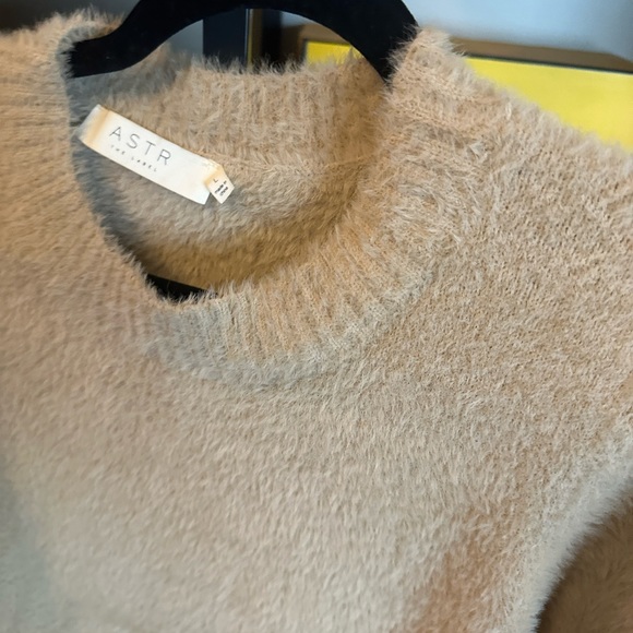 Revolve Astr The Label Sweater - Picture 7 of 12